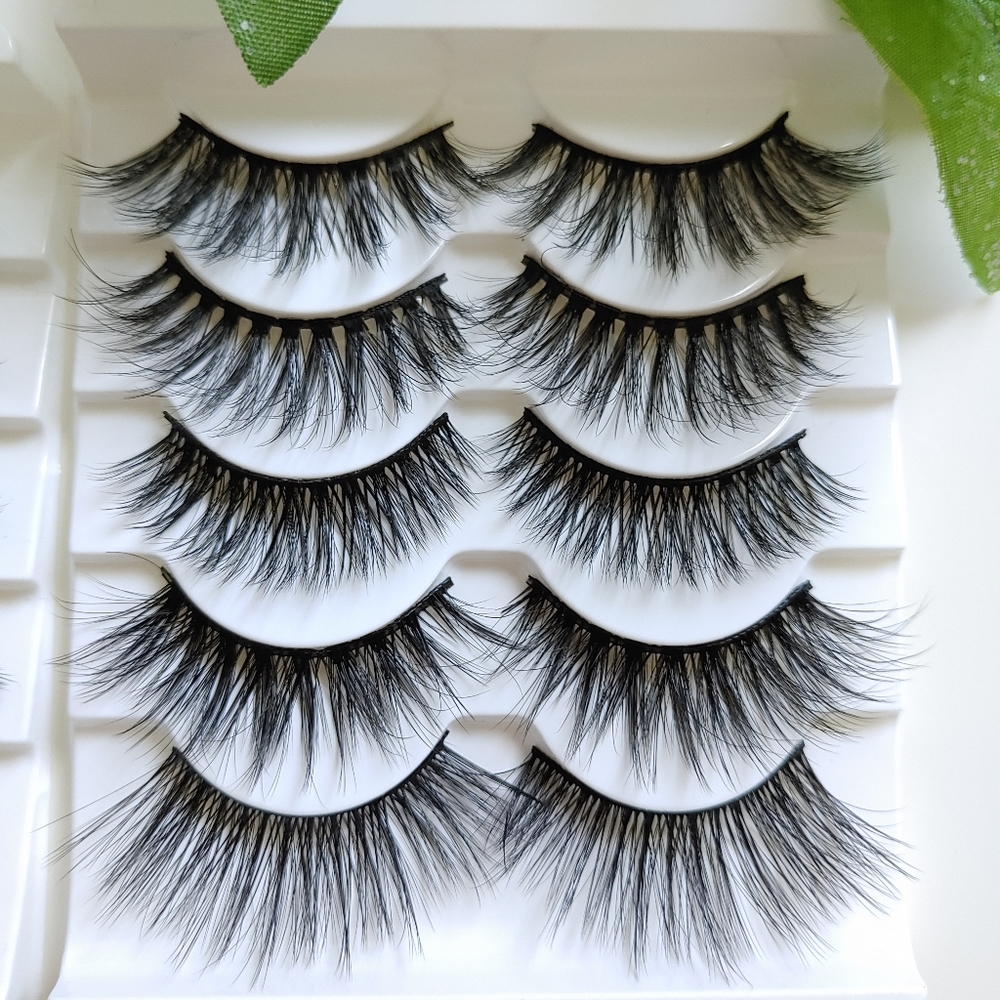 Lashes - Picture 4 of 6